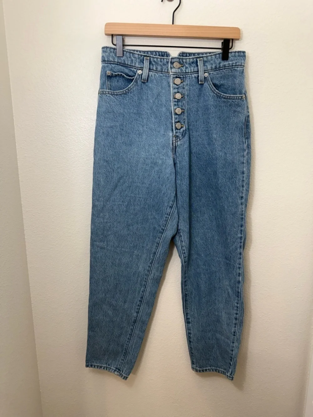 Levi's High Waisted Notch Mom Jeans, Button Fly Size 29 Tapered Leg